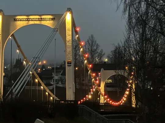 Kongsvinger bru med lys.